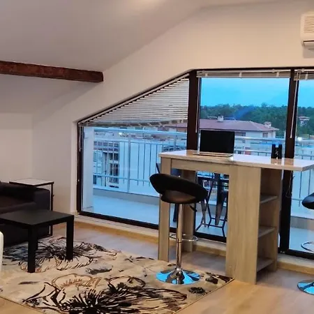 Διαμέρισμα 7 *