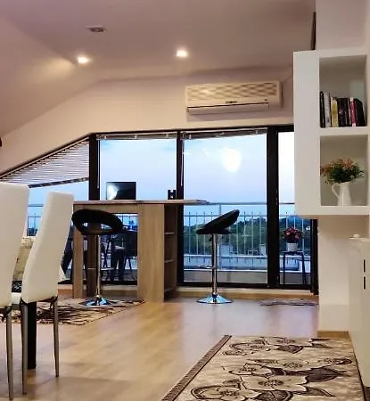 Διαμέρισμα 7 *